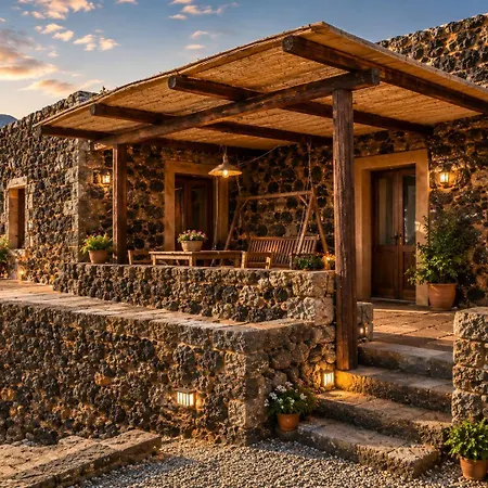 Dammuso Le Cupole Scauri (Sicily)