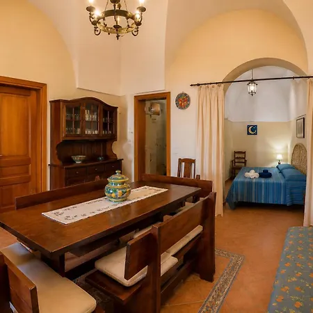 Dammuso Le Cupole Scauri (Sicily)