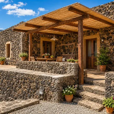Dammuso Le Cupole * Scauri (Sicily)