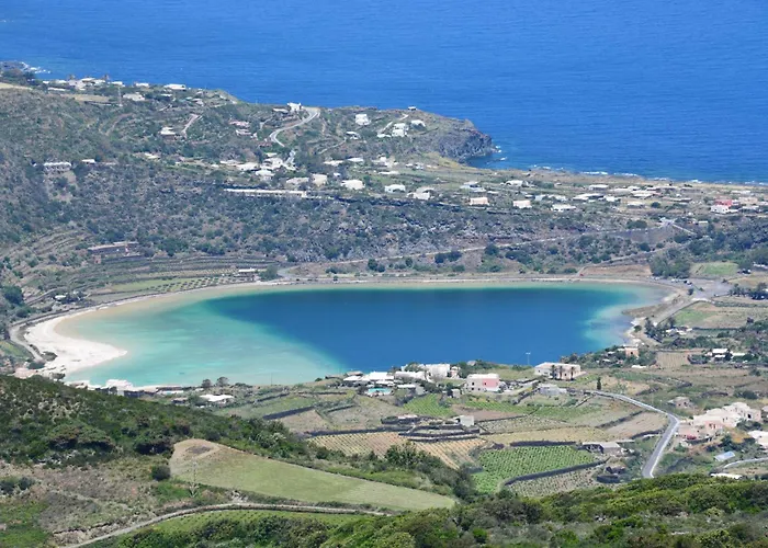 Dammuso Le Cupole * Scauri (Sicily)